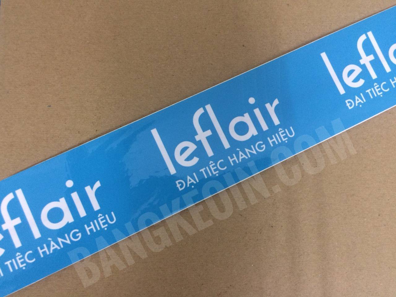 phương pháp dùng băng keo có in logo để quảng bá thương hiệu